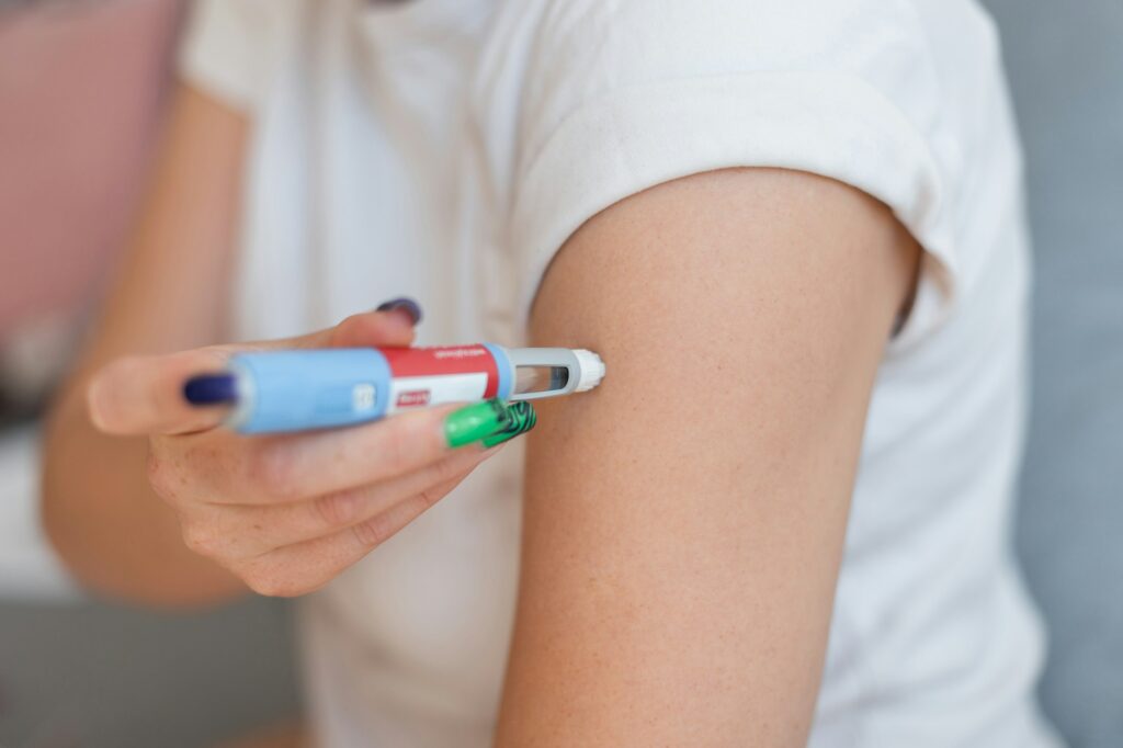 fat girl injects the drug Ozempic into her arm for weight loss at home.